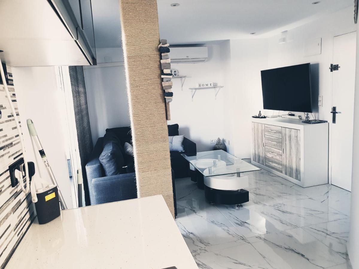 Beachside Apartment In Torrevieja Exterior photo